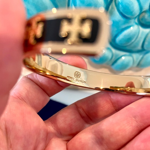 NWOT Authentic Luxury Minimalist Tory Burch Enamel Raised Logo Cuff - Picture 11 of 17